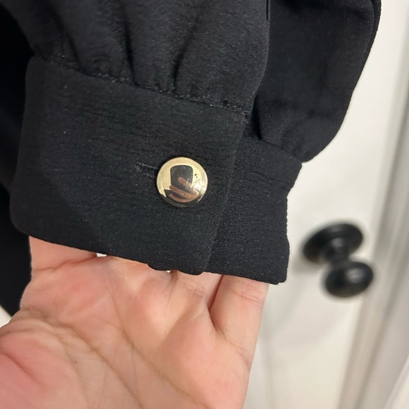 H&M like new TIE FRONT BLAZER WITH GOLD BUTTON DETAIL, size M - Picture 2 of 4